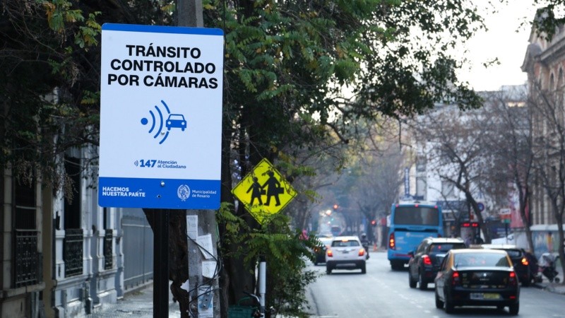 Comienzan a regir las 70 cámaras de fotomultas en Rosario: ¿Dónde están?